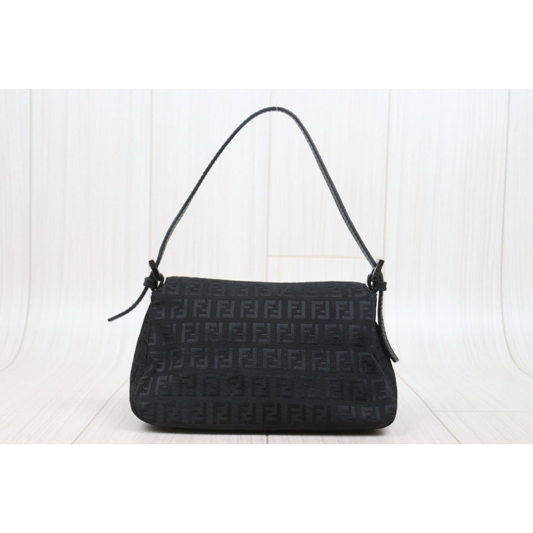 Good ( Rank AB)｜ FENDI Mamma Baguette Shoulder Bag Black ｜26012215