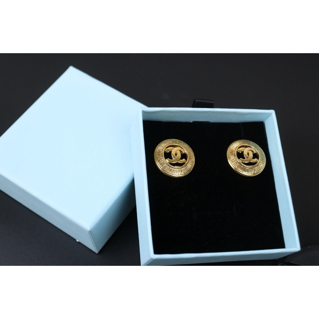 Very Good ( Rank A) ｜CHANEL Coco Mark Gold 24 Plated Earrings ｜S24112502