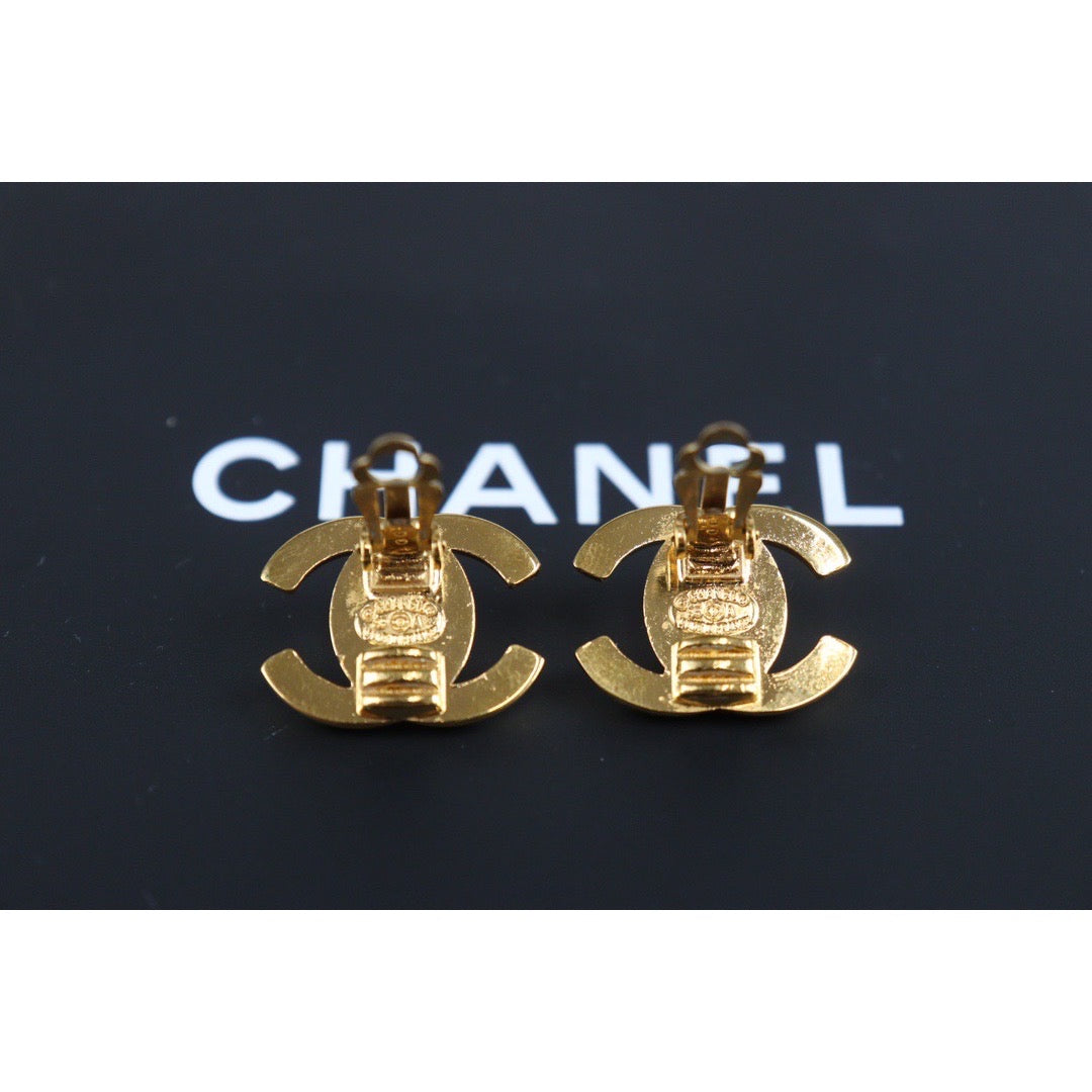 Rank A ｜CHANEL Vintage 18K Gold Plating Earrings  Made In 1995 Year ｜23101205