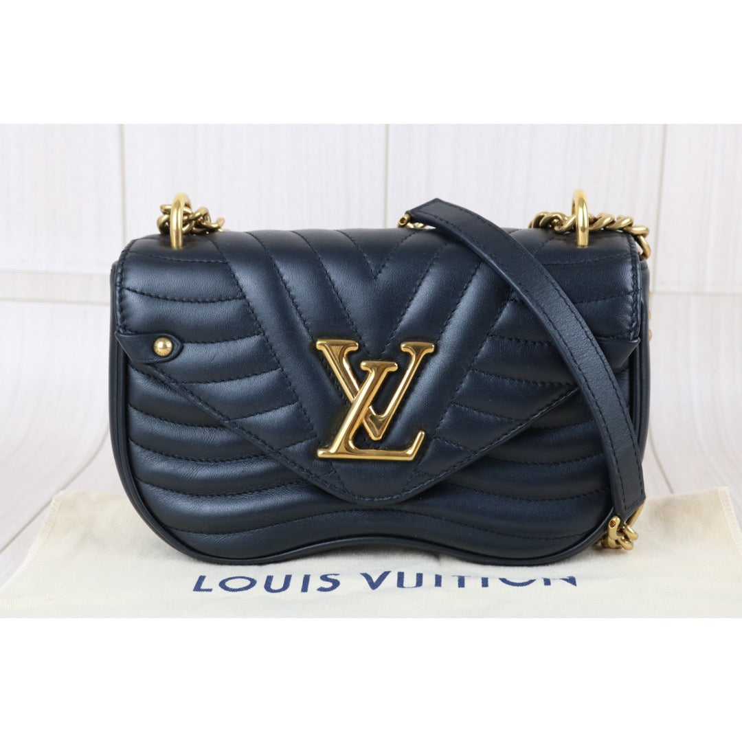 Include Entrupy Certificate of Authenticity｜Good ( Rank AB)｜ Louis Vuitton Calf Leather  New Wave Chain Shoulder Bag  Black｜Z26091613