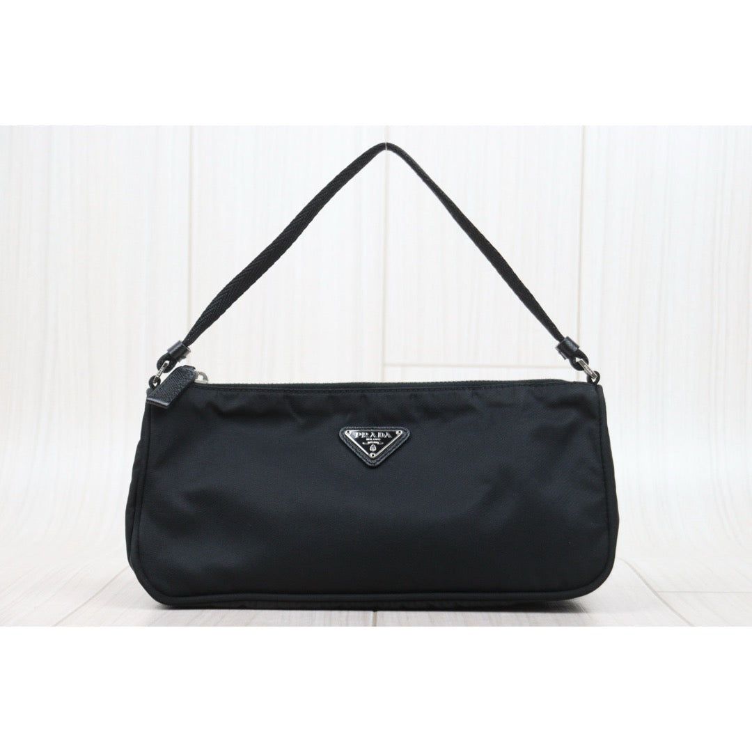 Very Good ( Rank A)｜ PRADA Nylon Re-Edition 2005 Black Shoulder Bag Current Model｜25121201
