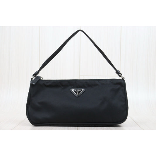Very Good ( Rank A)｜ PRADA Nylon Re-Edition 2005 Black Shoulder Bag Current Model｜25121201