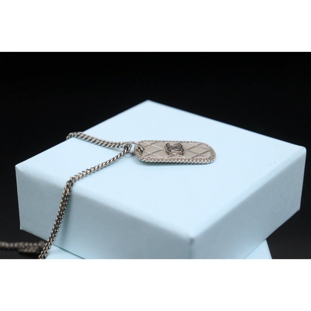 Include Authentic Detective Certificate of Authenticity｜Excellent（Rank SA）｜ CHANEL 09P COCO Mark Pattern Necklace Graphite Gray Made In 2009 Year｜S26031028