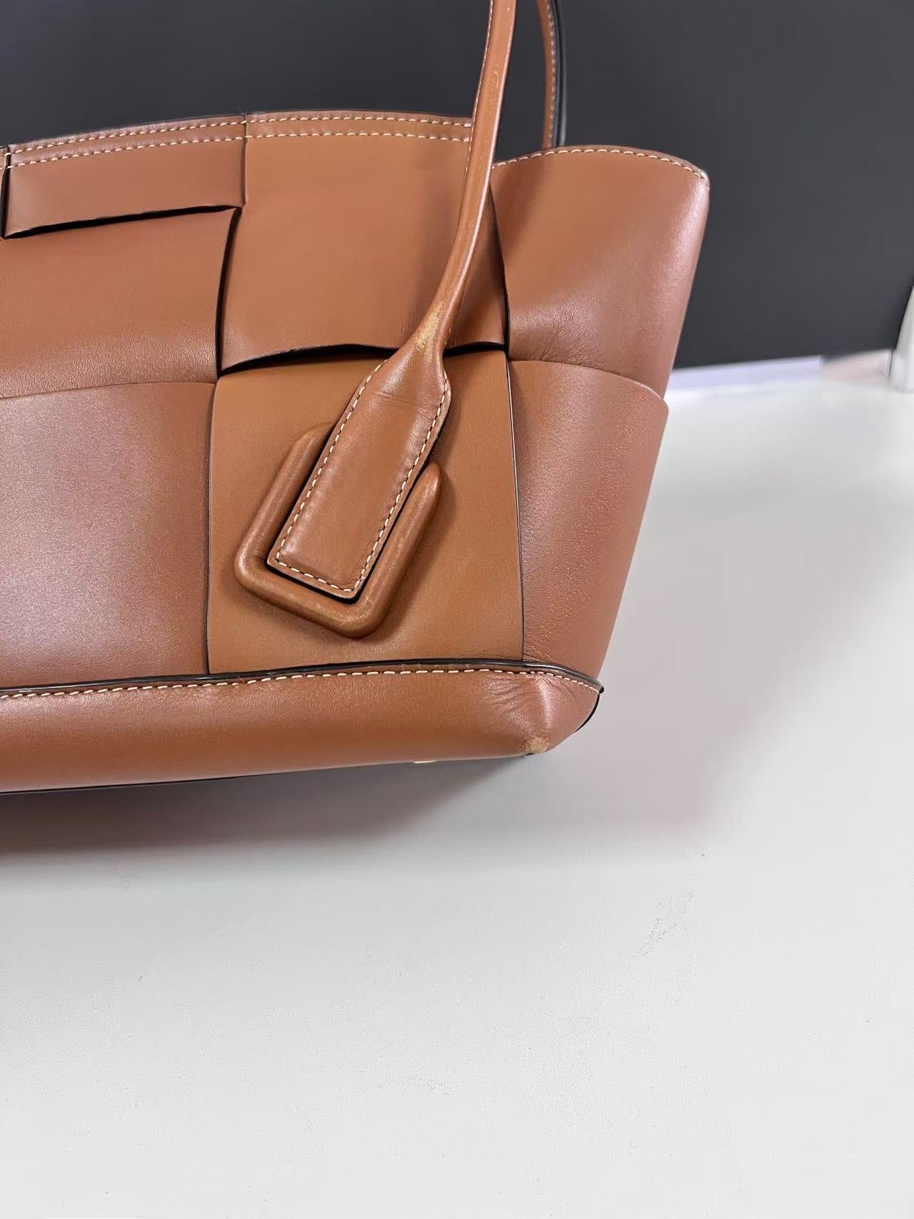 Bottega Veneta arco 33 Bag