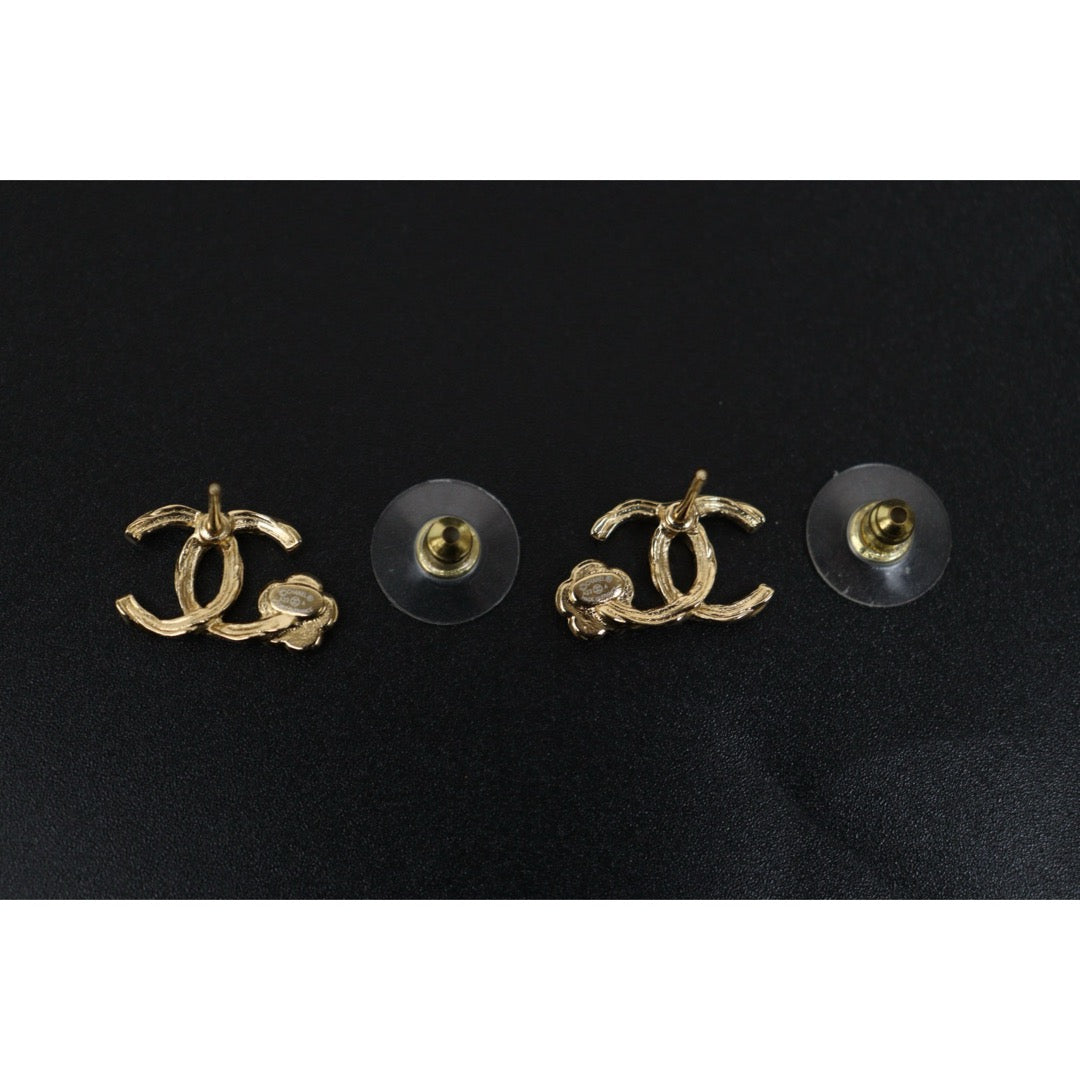 Include Authentic Detective Certificate of Authenticity｜Very Good ( Rank A) ｜CHANEL A22A COCO Mark  Camellia Earrings Made In 2022Year｜S26031019