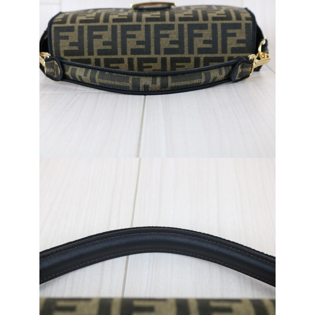 Very Good ( Rank A)｜ FENDI Mamma Baguette Shoulder Bag  Gold Hardware Current Model｜X25072602