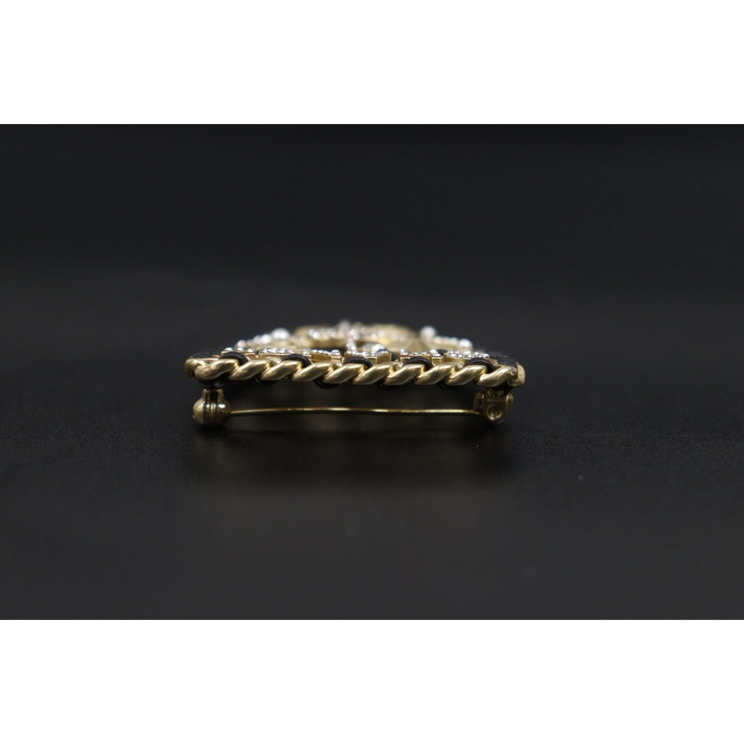 Include Authentic Detective Certificate of Authenticity｜Very Good ( Rank A)｜ CHANEL 21A Coco Mark Shield Brooch Made In 2021Year ｜26052007