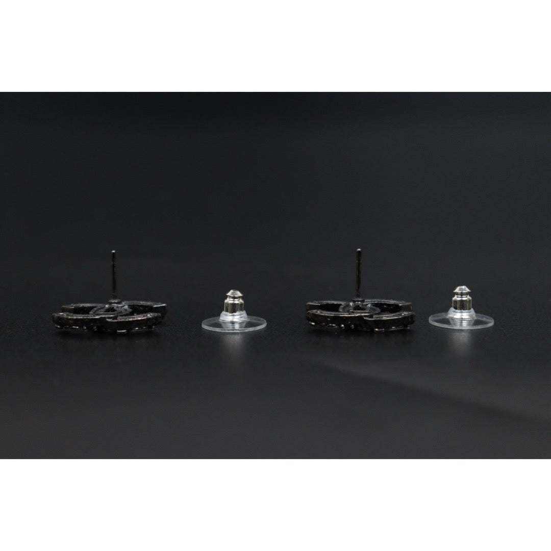 Include Authentic Detective Certificate of Authenticity｜Very Good ( Rank A) ｜CHANEL COCO Mark  A21P Black White Earrings Made In 2021Year｜S26031004