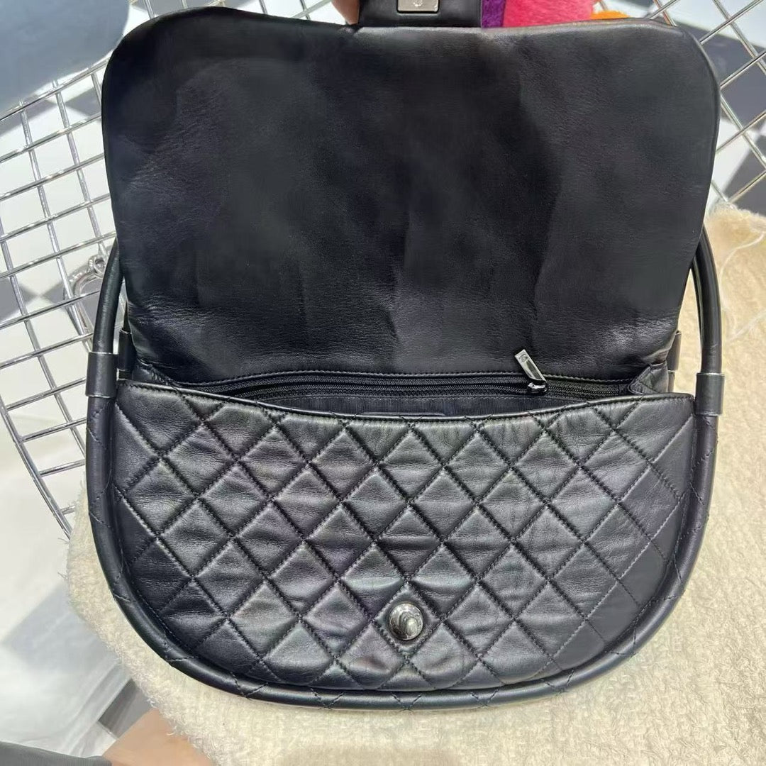 Very Good ( Rank A)｜ CHANEL Matrasse Hula Hoop Shoulder Bag Black