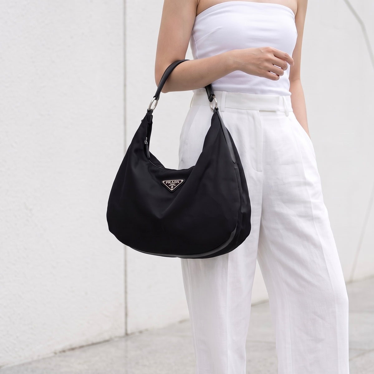 Include Entrupy Certificate of Authenticity｜Very Good ( Rank A) ｜Prada  Tessuto Nylon Hobo Shoulder Bag Black ｜26091101