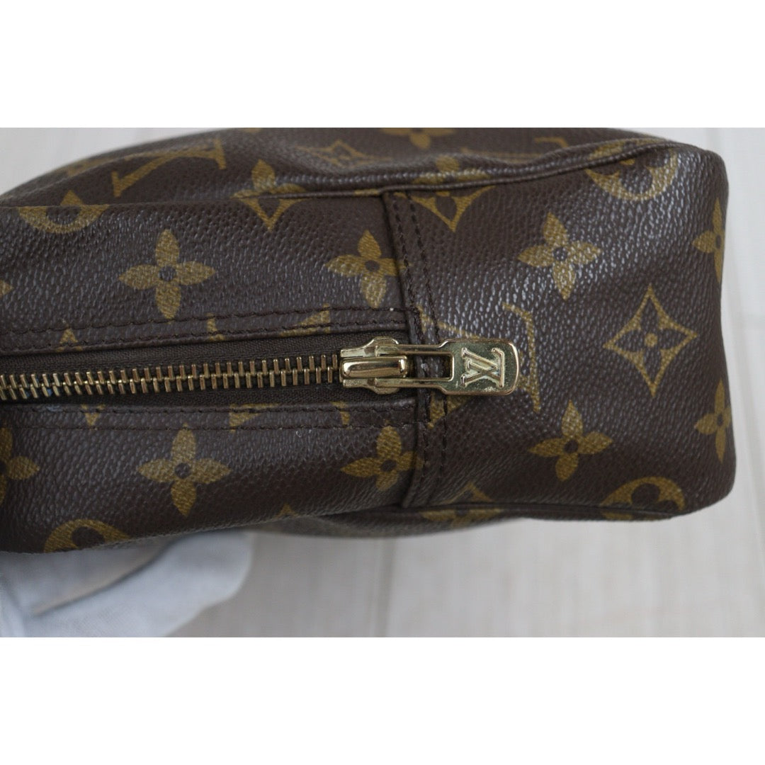 Include Entrupy Certificate of Authenticity｜Very Good ( Rank A)｜ Louis Vuitton Truth Toilet 28 Monogram Makeup Pouch｜26073004