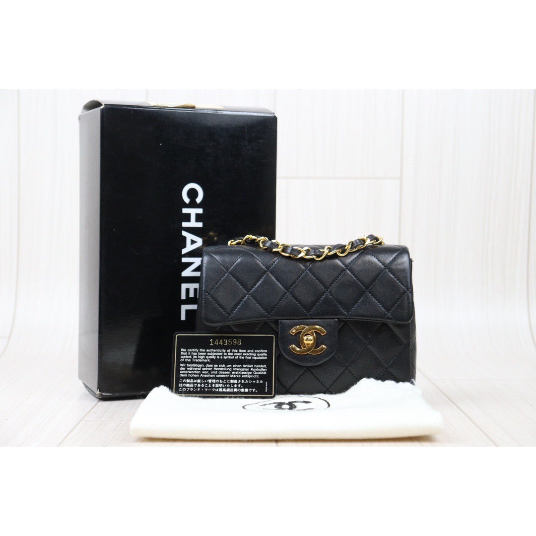 Rank A｜ CHANEL Black Lanbskin Square 17 Shoulder Bag Made In 1989～1991Year ｜24060321