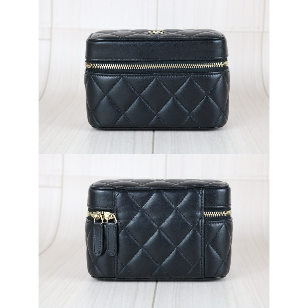Very Good ( Rank A) ｜ CHANEL Lamb Skin Vanity  Made In 2017 Year ｜X25081814