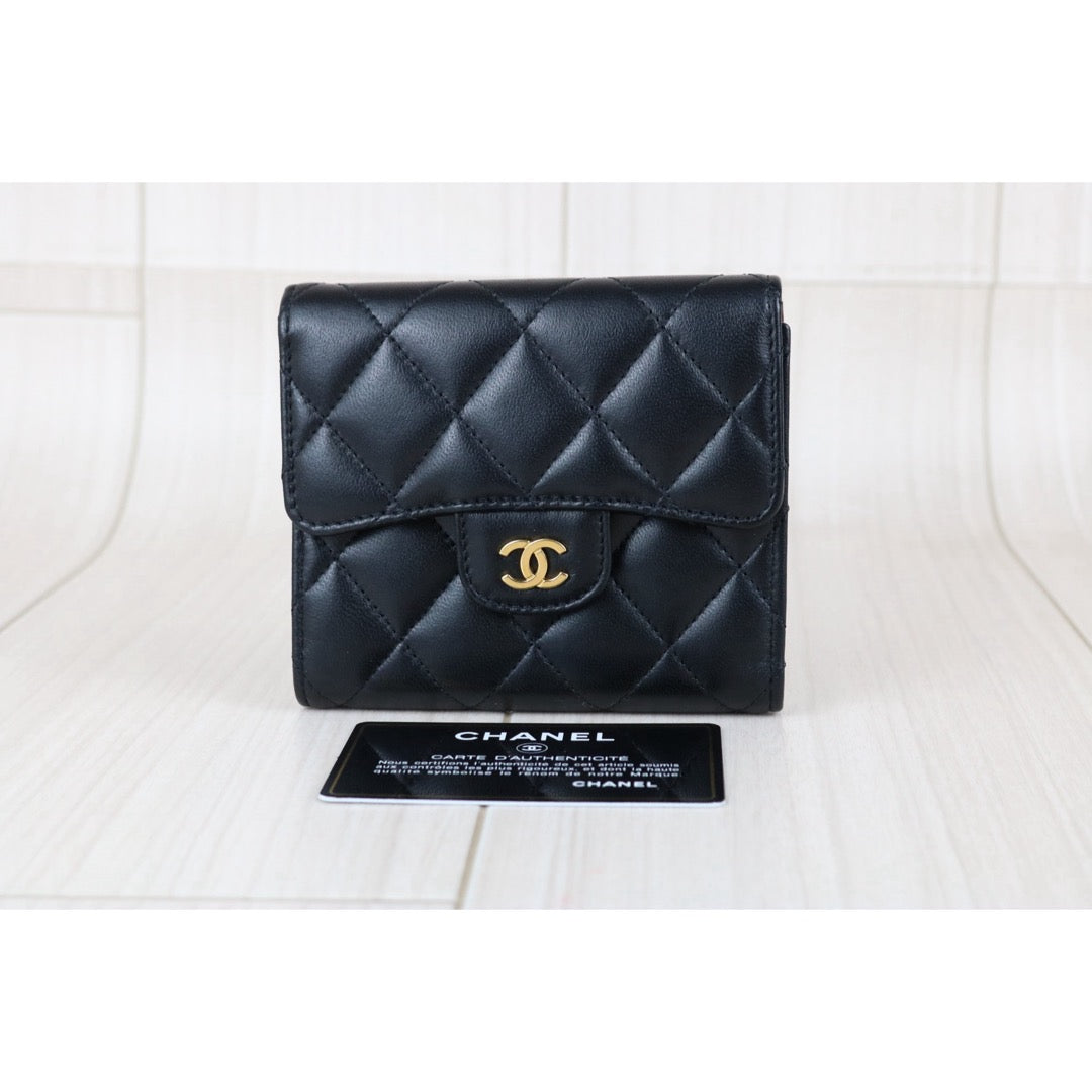 Include Entrupy Certificate of Authenticity｜Very Good ( Rank A)｜CHANEL Lamb Skin Black Wallet Made In 2018-2019Year｜S26050703