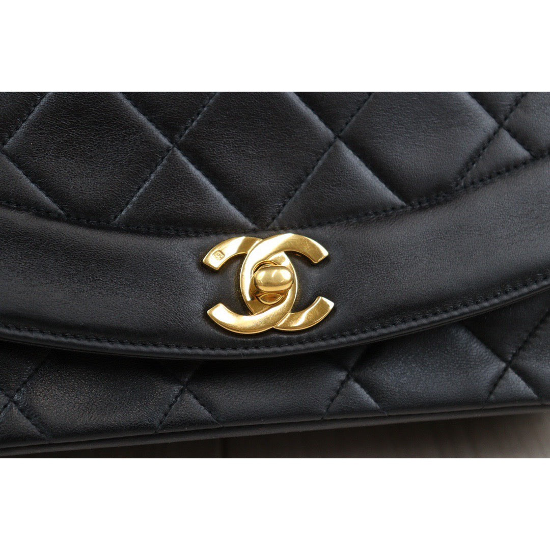 Rank AB｜ CHANEL Matrasse Diana 22 Lamb Skin  Chain Bag Made in 1991-1994 Year｜23120809