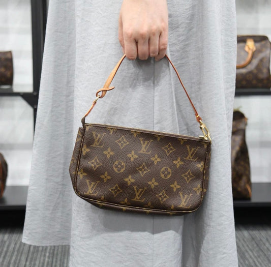 Rank AB ｜ LV Monogram Pochette Accessoires ｜23051903