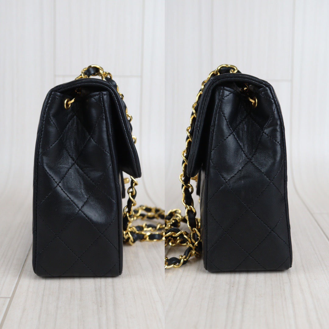 Rank AB ｜ CHANEL Black Lanbskin Square 20 Shoulder Bag Made In 1989～1991 Year｜V23062973