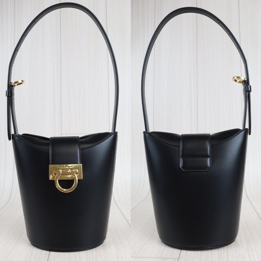 Rank A ｜Ferragamo Gancini Handbag Shoulderbag｜23050901