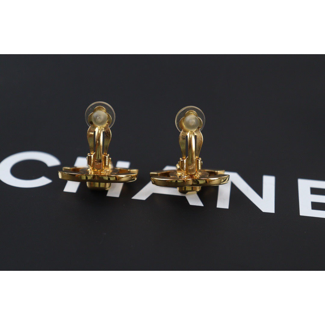 Rank A ｜CHANEL Turn Lock Vintage Earrings ｜V23062343