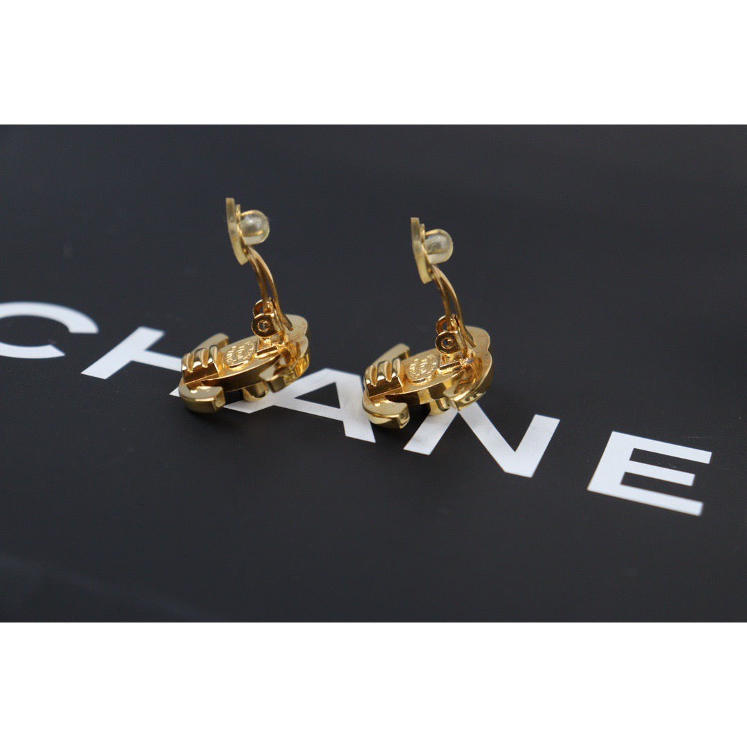 Rank A ｜CHANEL Turn Lock Vintage Earrings ｜V23062343