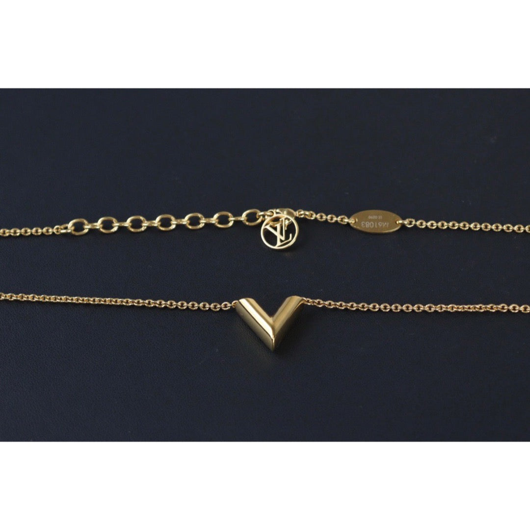 Rank SA ｜ LV Collier Essential V Necklace ｜23071507