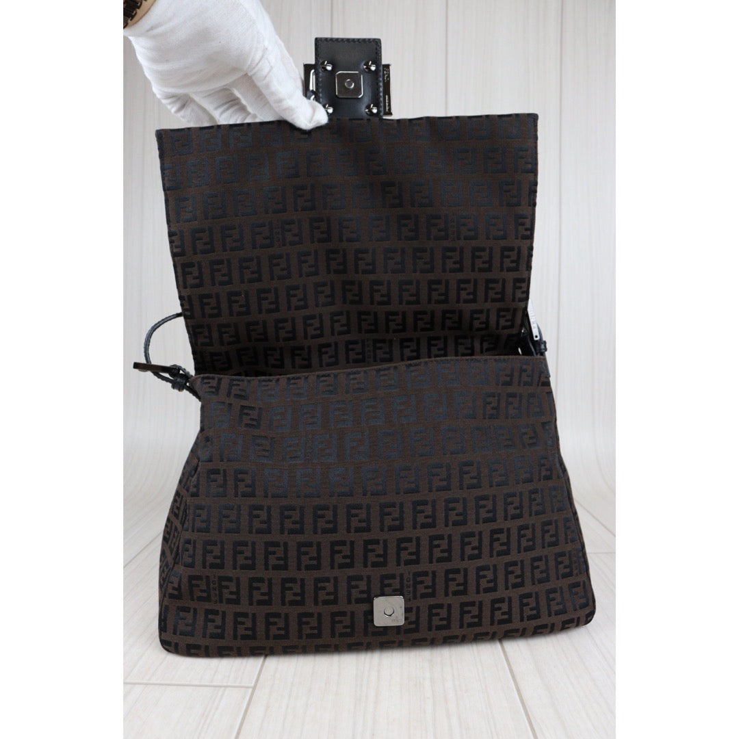 Rank A｜ FENDI Mamma Baguette Shoulder Bag ｜23051207