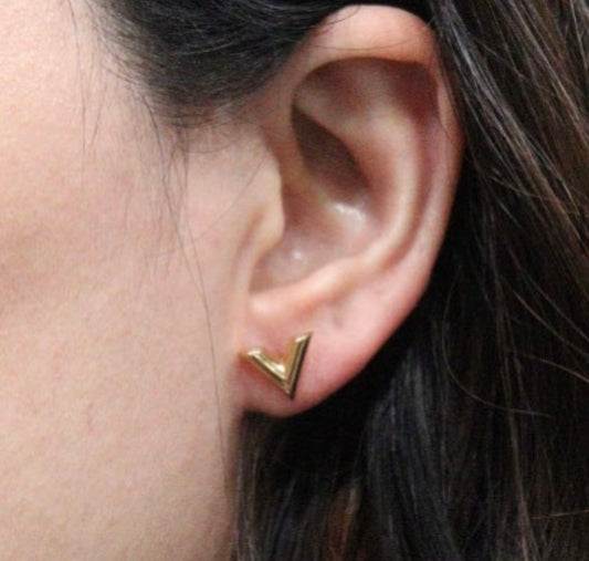 Rank SA｜ LV Essential V Earrings ｜23062003