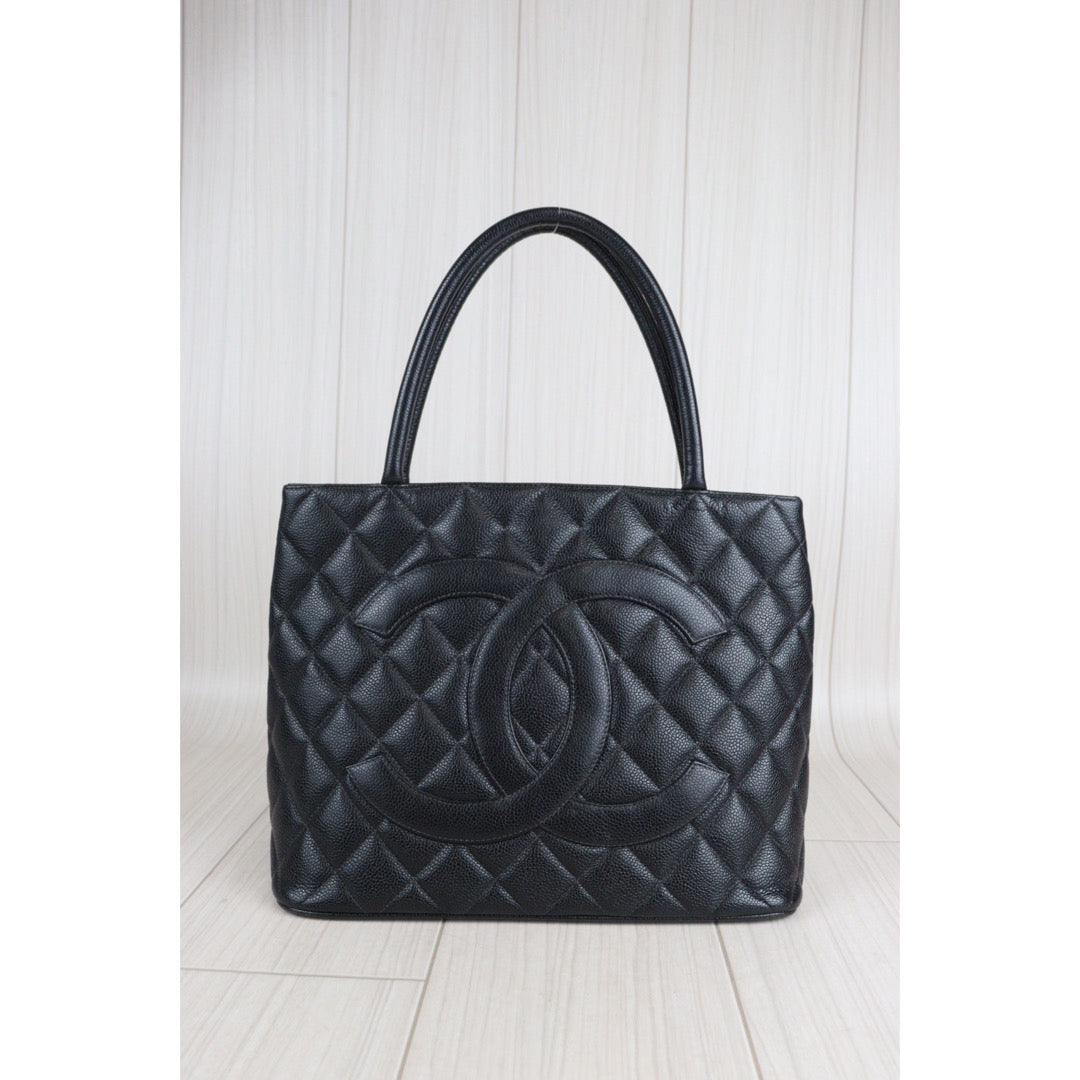 Rank A ｜ CHANEL Caviar Skin Leather Calf Leather Tote Bag｜V23071410