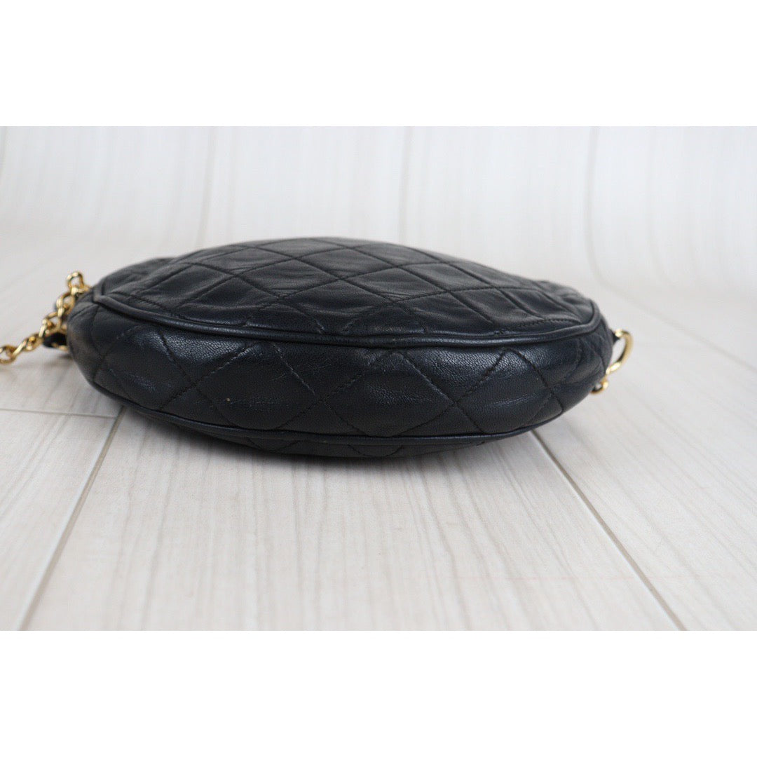 Rank AB ｜ CHANEL Vintage Black Lanbskin Circle Shoulder Bag ｜V23062344