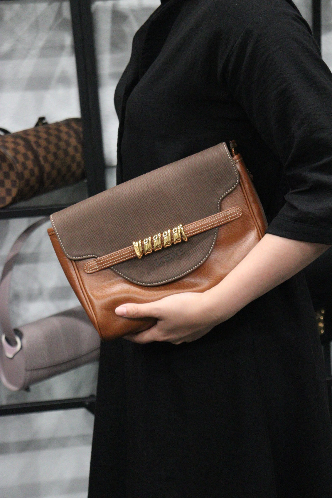 Rank A  ｜ Loewe Belasquez Twist Clutch Bag ｜V23062950