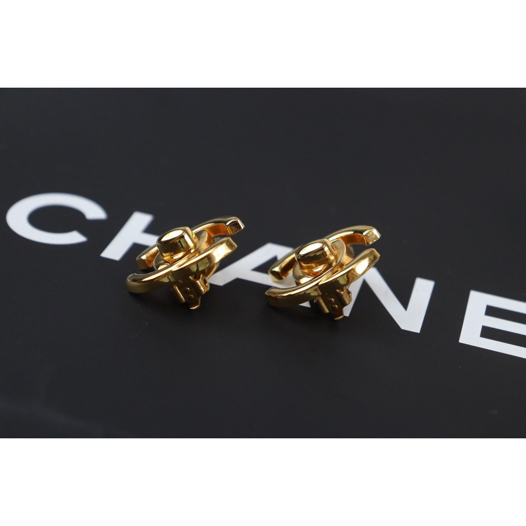 Rank A ｜CHANEL Turn Lock Vintage Earrings ｜V23062343