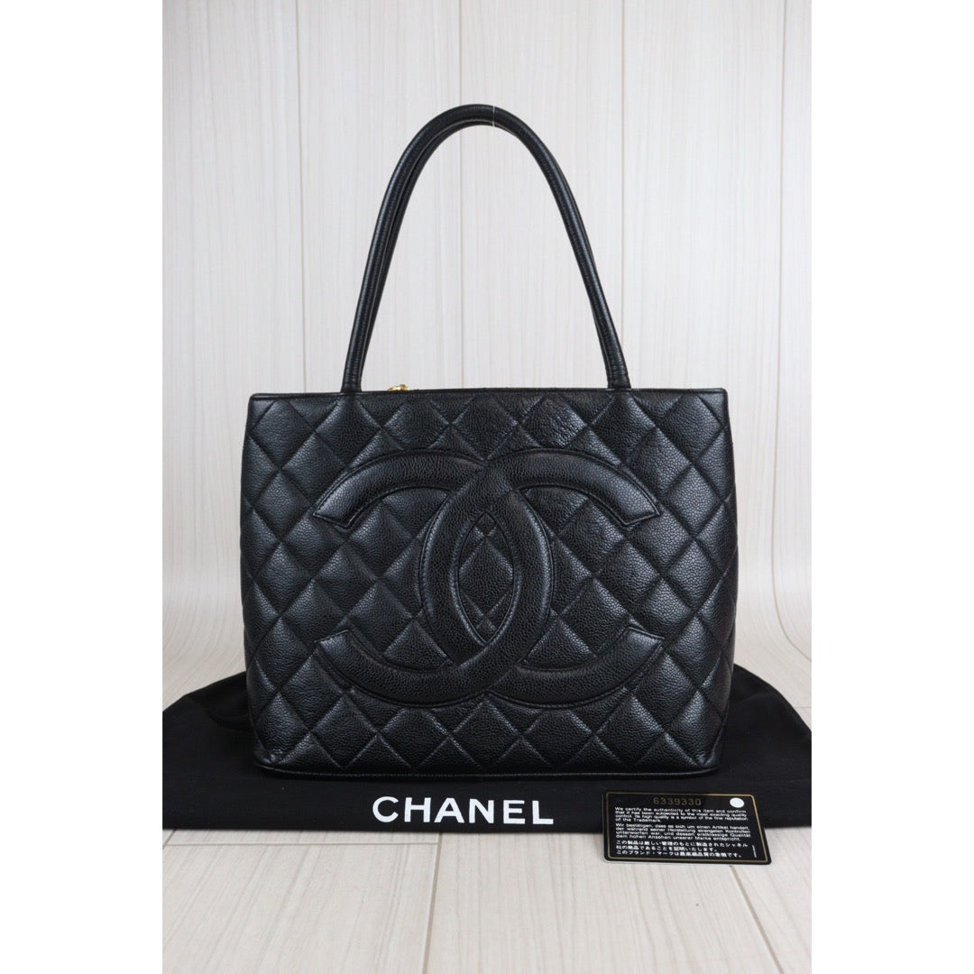 Rank AB ｜ CHANEL Caviar Skin Leather Calf Leather Tote Bag｜23060120