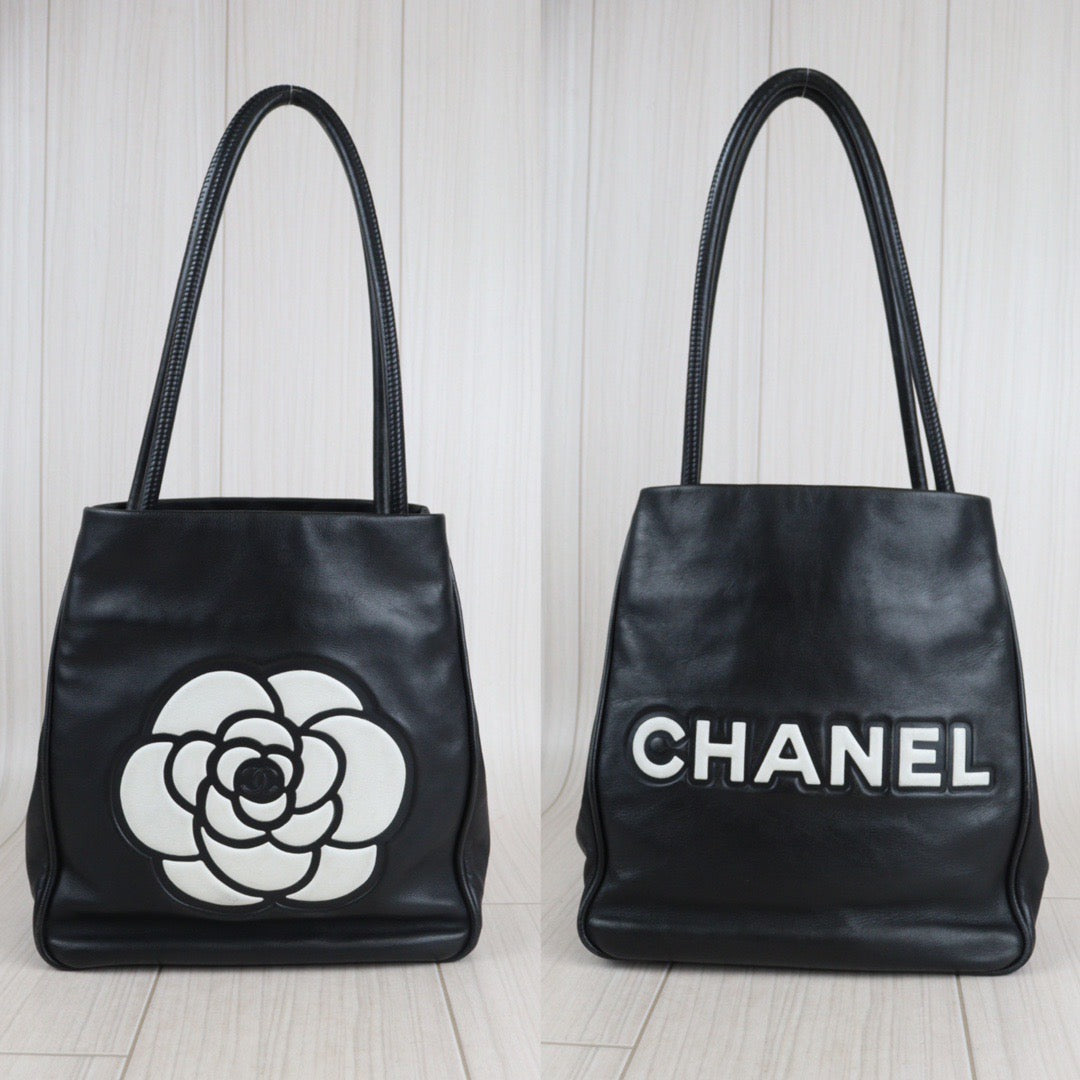 Rank AB ｜ CHANEL Vintage Lamb leather Camellia Tote Bag Black｜V23062974