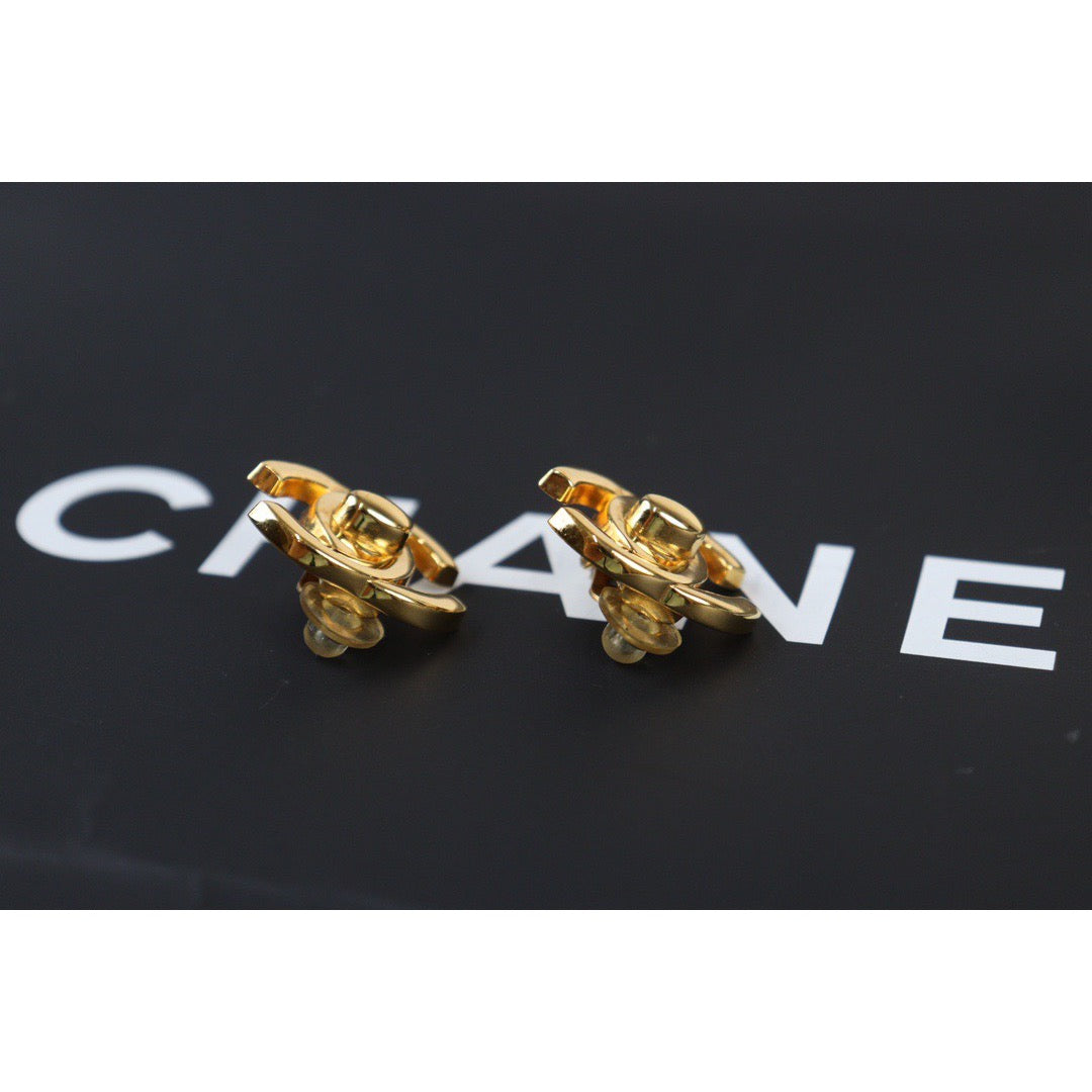 Rank A ｜CHANEL Turn Lock Vintage Earrings ｜V23062343