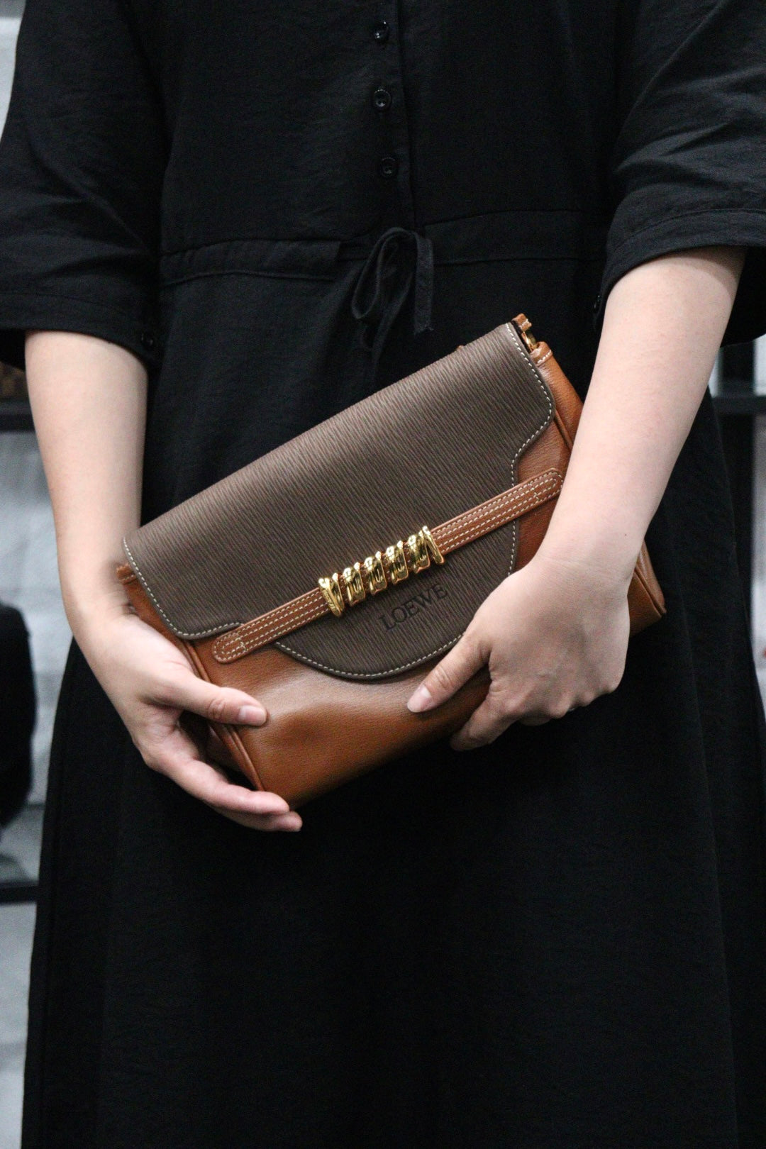 Rank A  ｜ Loewe Belasquez Twist Clutch Bag ｜V23062950