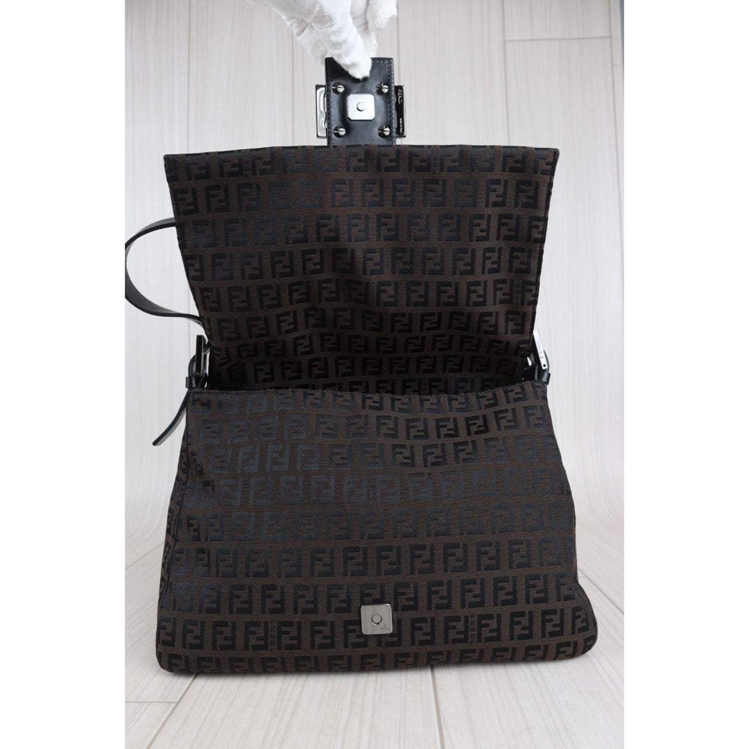 Rank A｜ FENDI Mamma Baguette Shoulder Bag ｜23070417