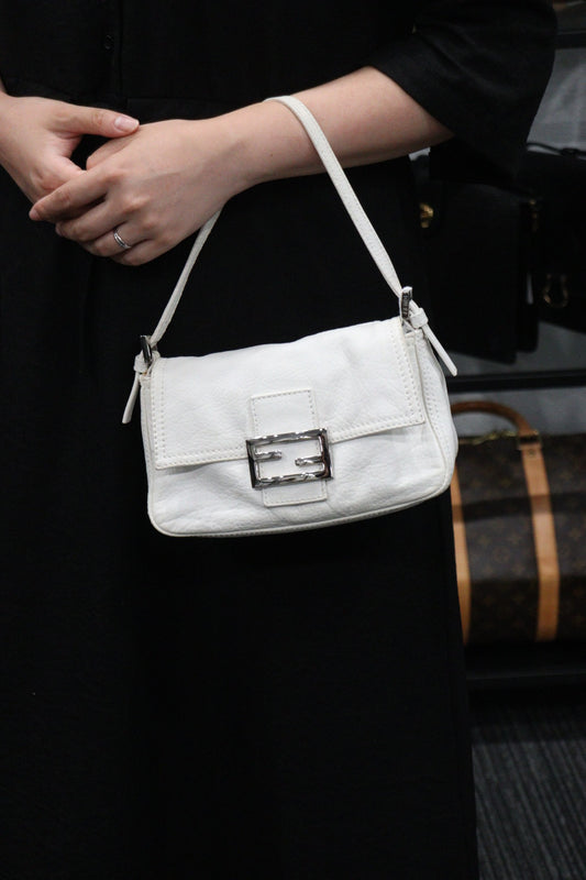 Rank AB｜ FENDI Lamb Leather Shoulder Bag White ｜V23062980