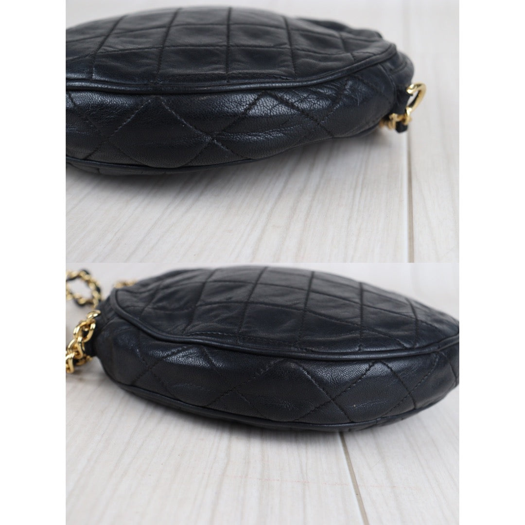 Rank AB ｜ CHANEL Vintage Black Lanbskin Circle Shoulder Bag ｜V23062344