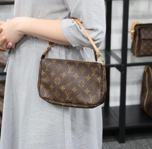 Rank AB ｜ LV Monogram Pochette Accessoires ｜23052607