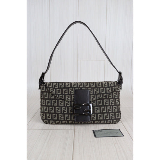 Rank A｜ FENDI Mamma Shoulder Bag ｜V23061005