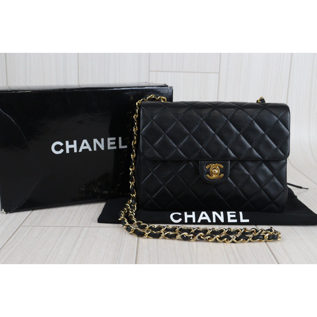 Rank AB ｜ CHANEL Black Lanbskin Square 20 Shoulder Bag ｜230062604