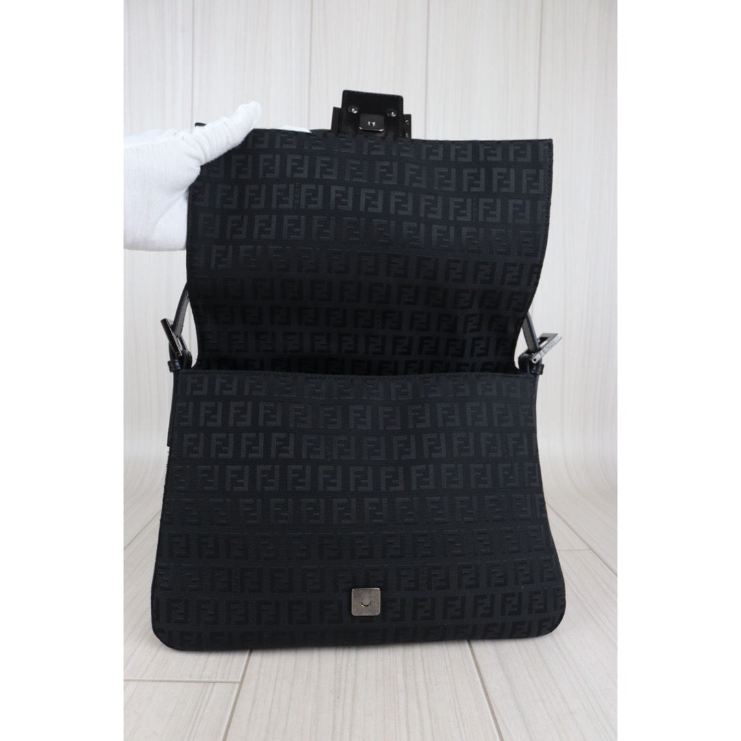 Rank A｜ FENDI Baguette Shoulder Bag Black ｜V23062332