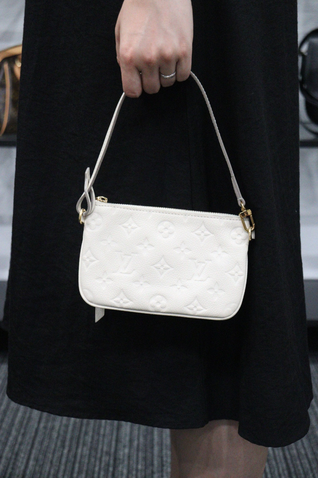 Rank AB ｜ LV Calf Leather Accessory Pouch White ｜V23062325