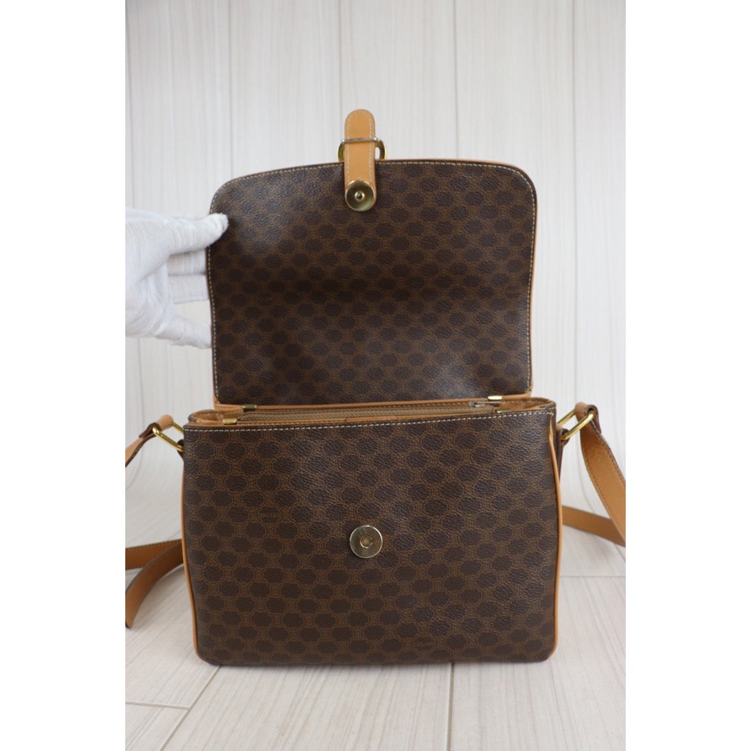 Rank AB｜ CELINE Macadam Shoulder Bag ｜V23062338