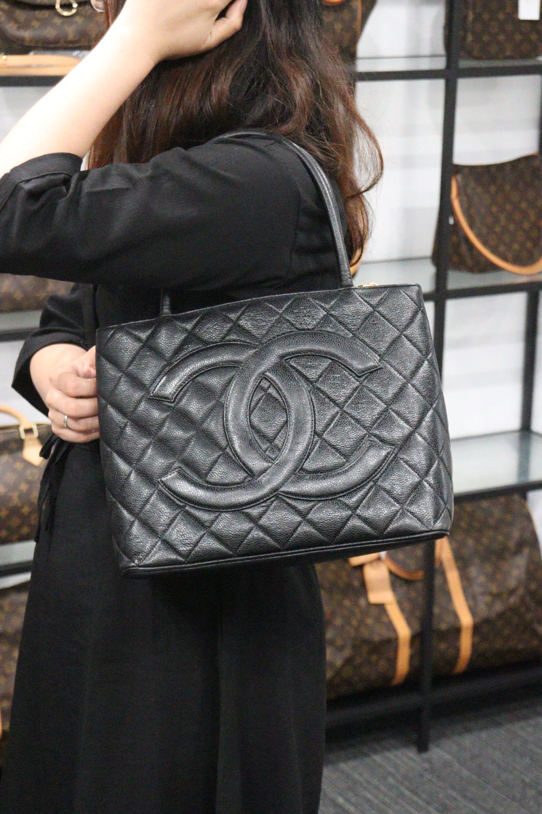 Rank AB ｜ CHANEL Caviar Skin Leather Calf Leather Tote Bag｜23060120