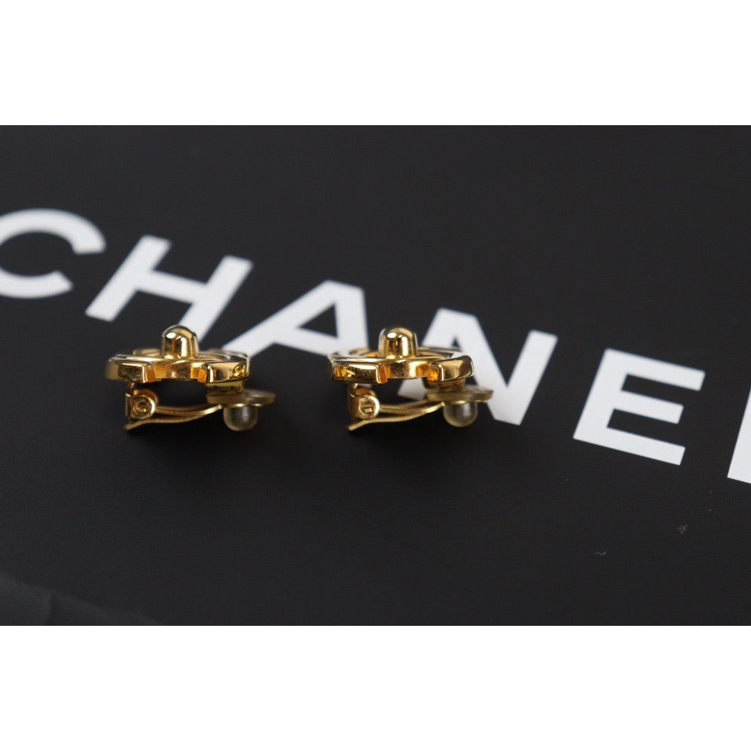 Rank A ｜CHANEL Turn Lock Vintage Earrings ｜V23062343