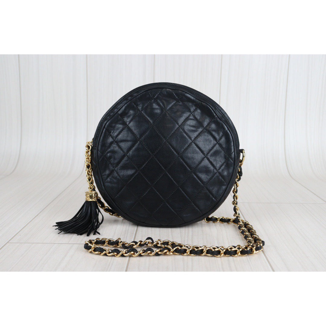 Rank AB ｜ CHANEL Vintage Black Lanbskin Circle Shoulder Bag ｜V23062344