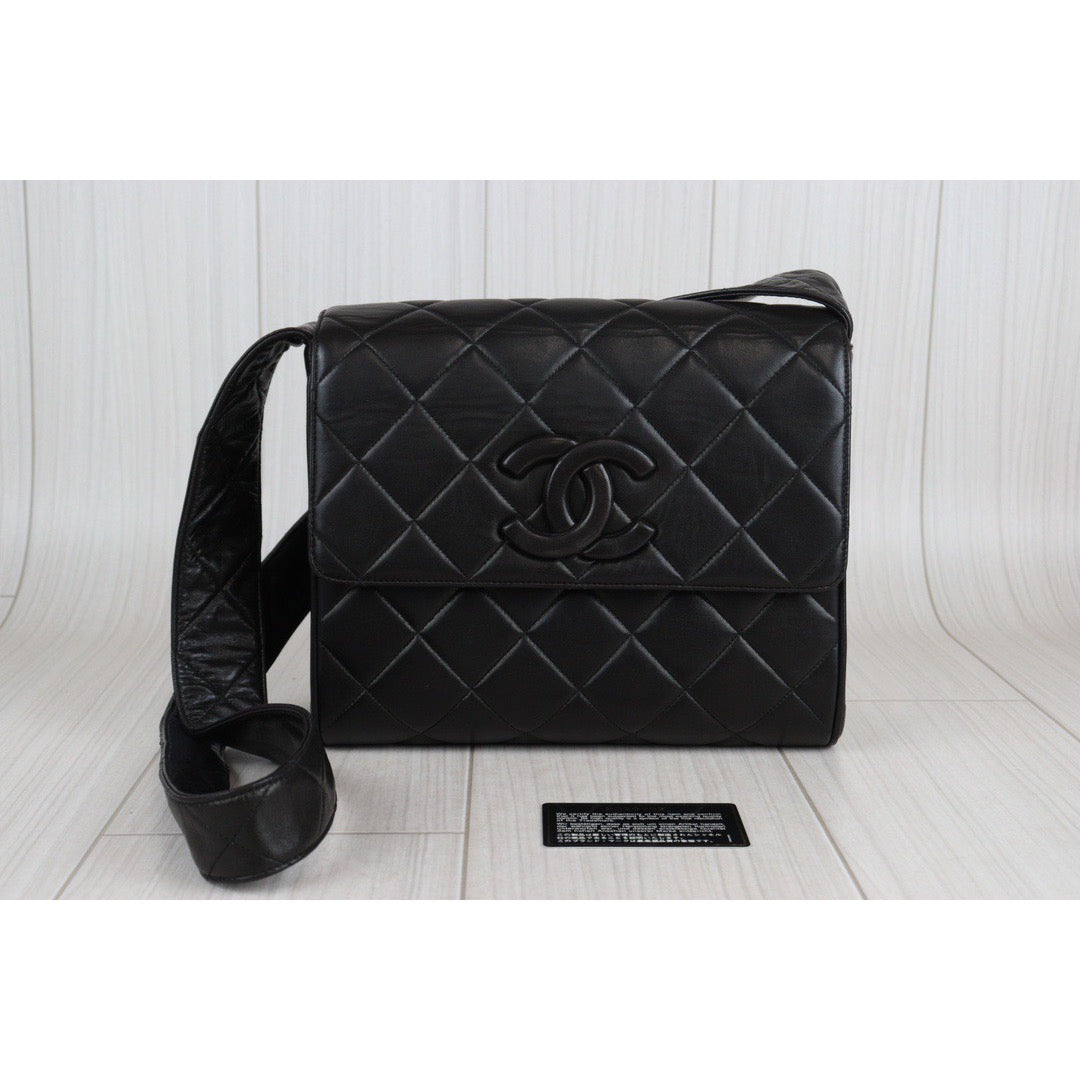 Rank AB ｜ CHANEL Vintage Lamb leather Matrasse Camera Bag ShoulderBag Black｜V23062976