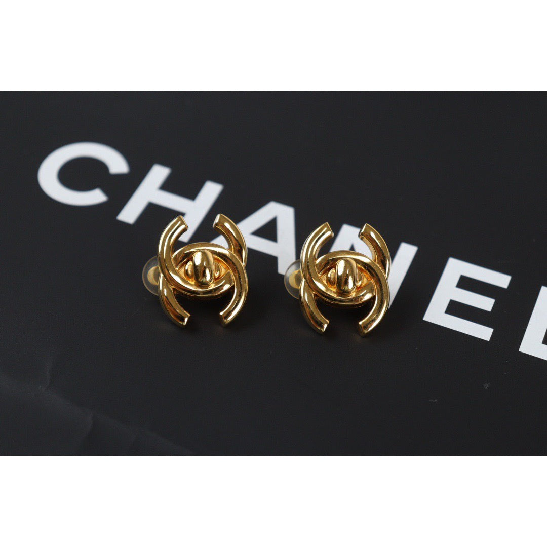 Rank A ｜CHANEL Turn Lock Vintage Earrings ｜V23062343