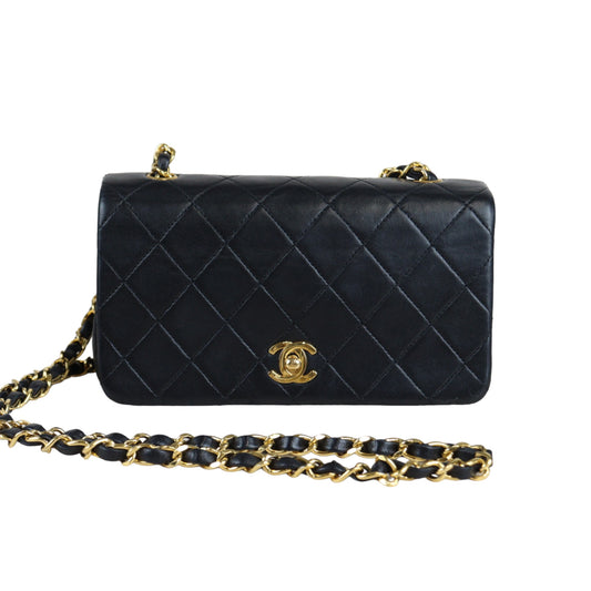 Rank AB ｜CHANEL Matrasse Lambskin Turn Lock 19 Shoulder Bag ｜23052504